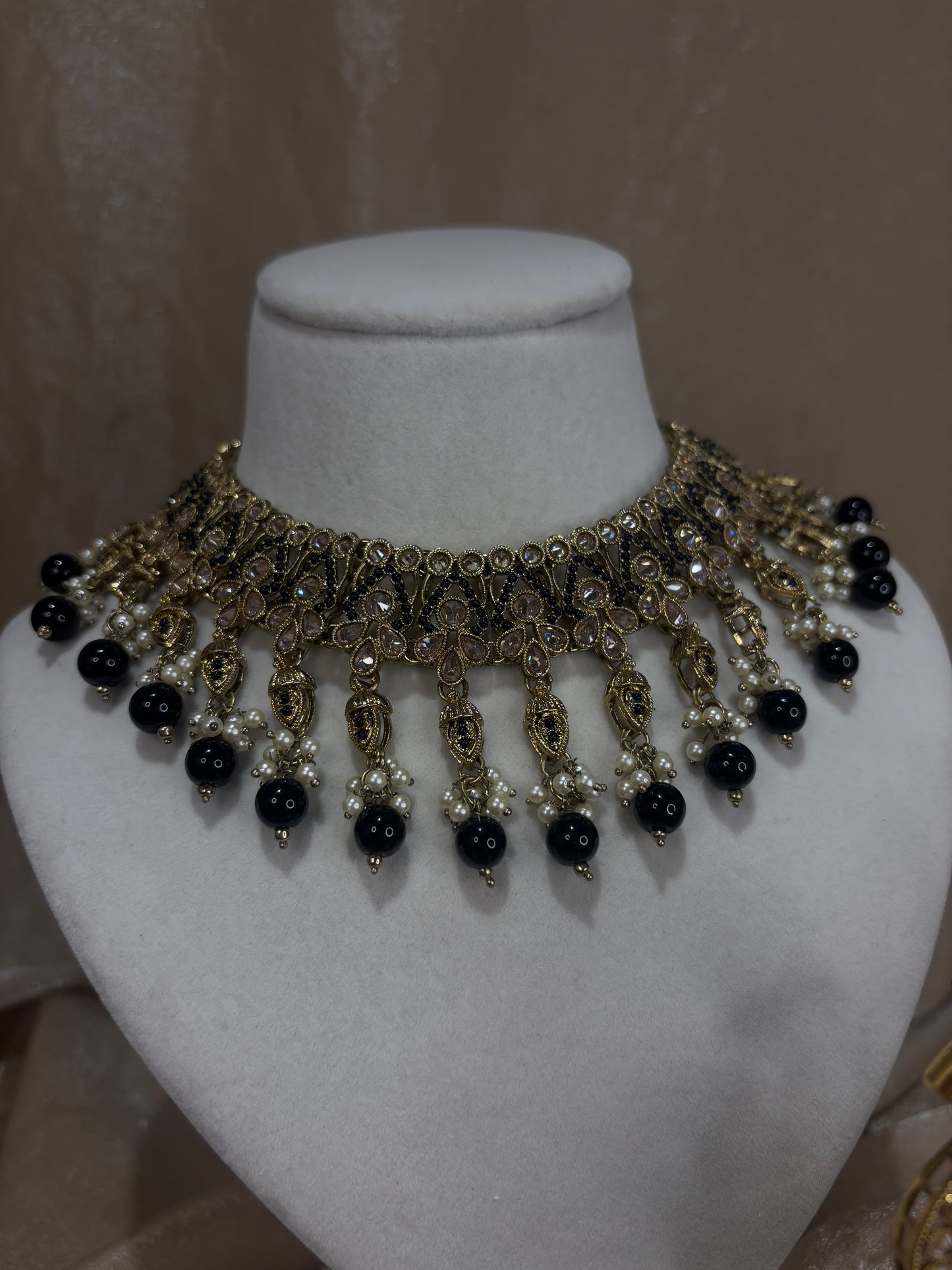 Black necklace set