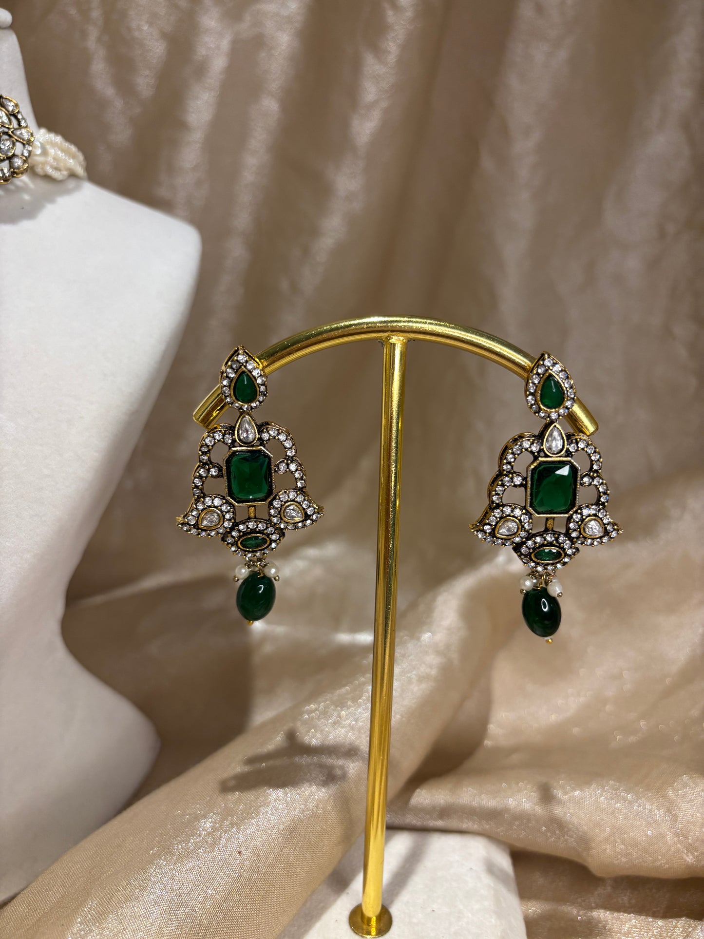 Emerald green choker set
