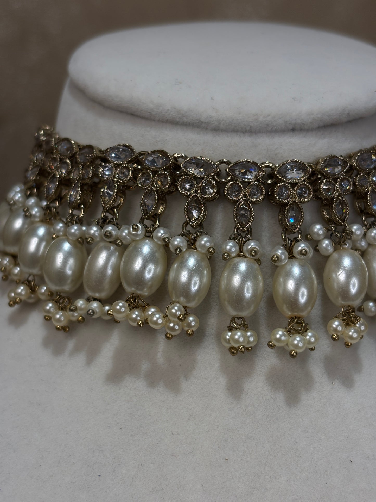 white/gold choker set