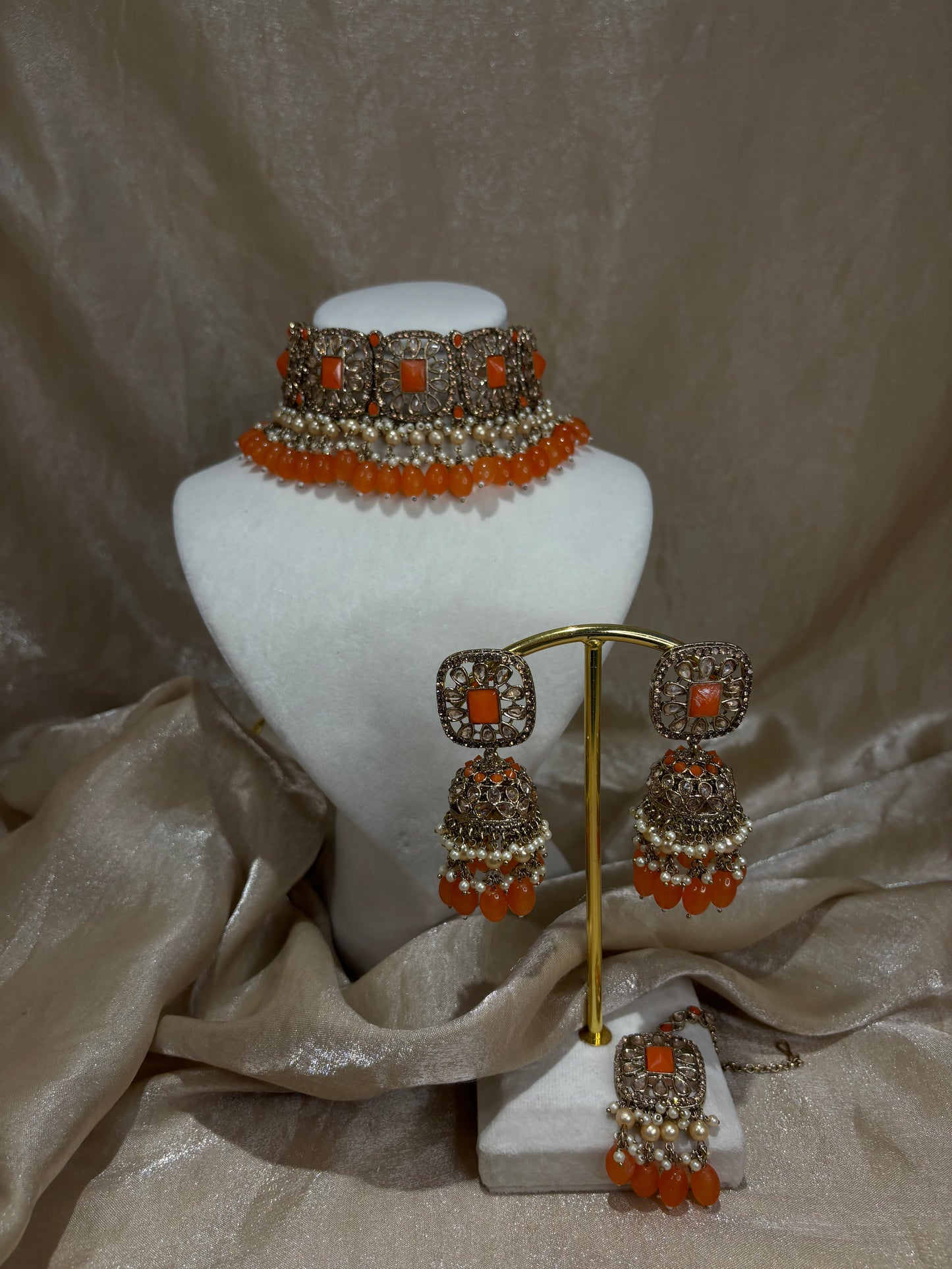 Orange choker set