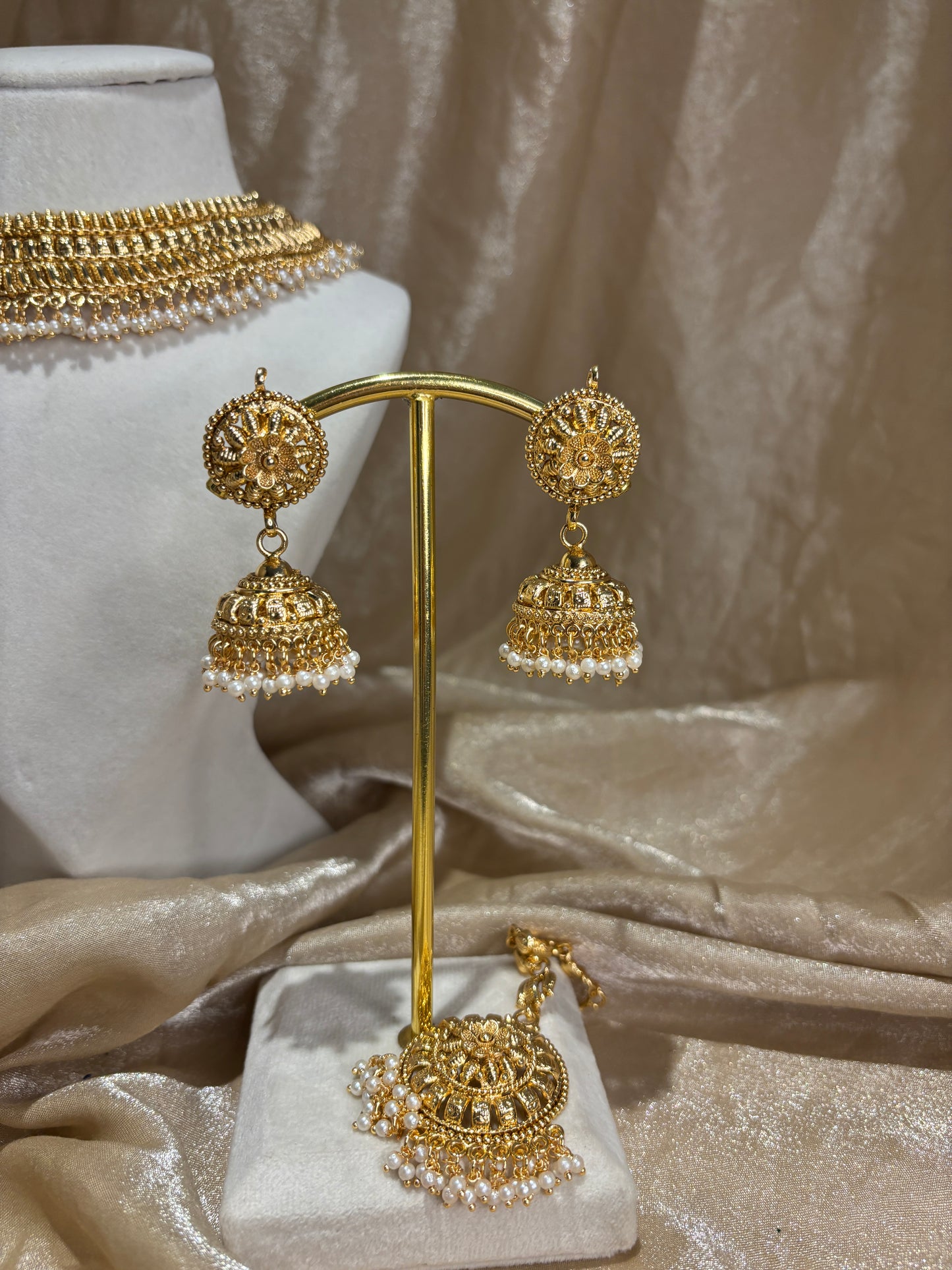 Gold-look necklace set