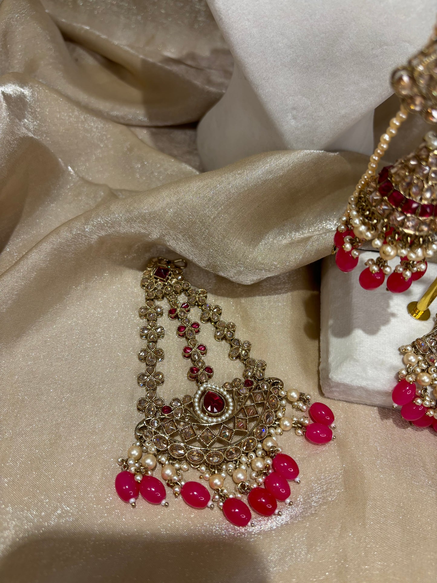 Hot pink choker set