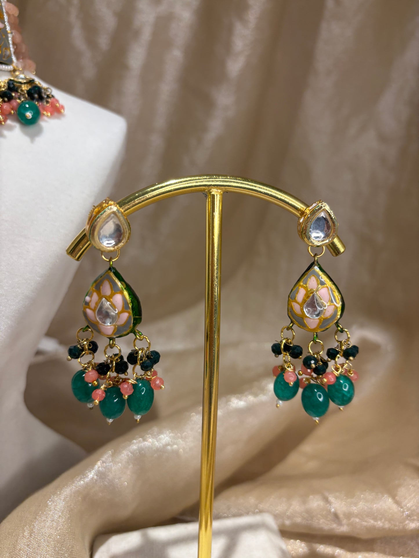 Green/orange choker set