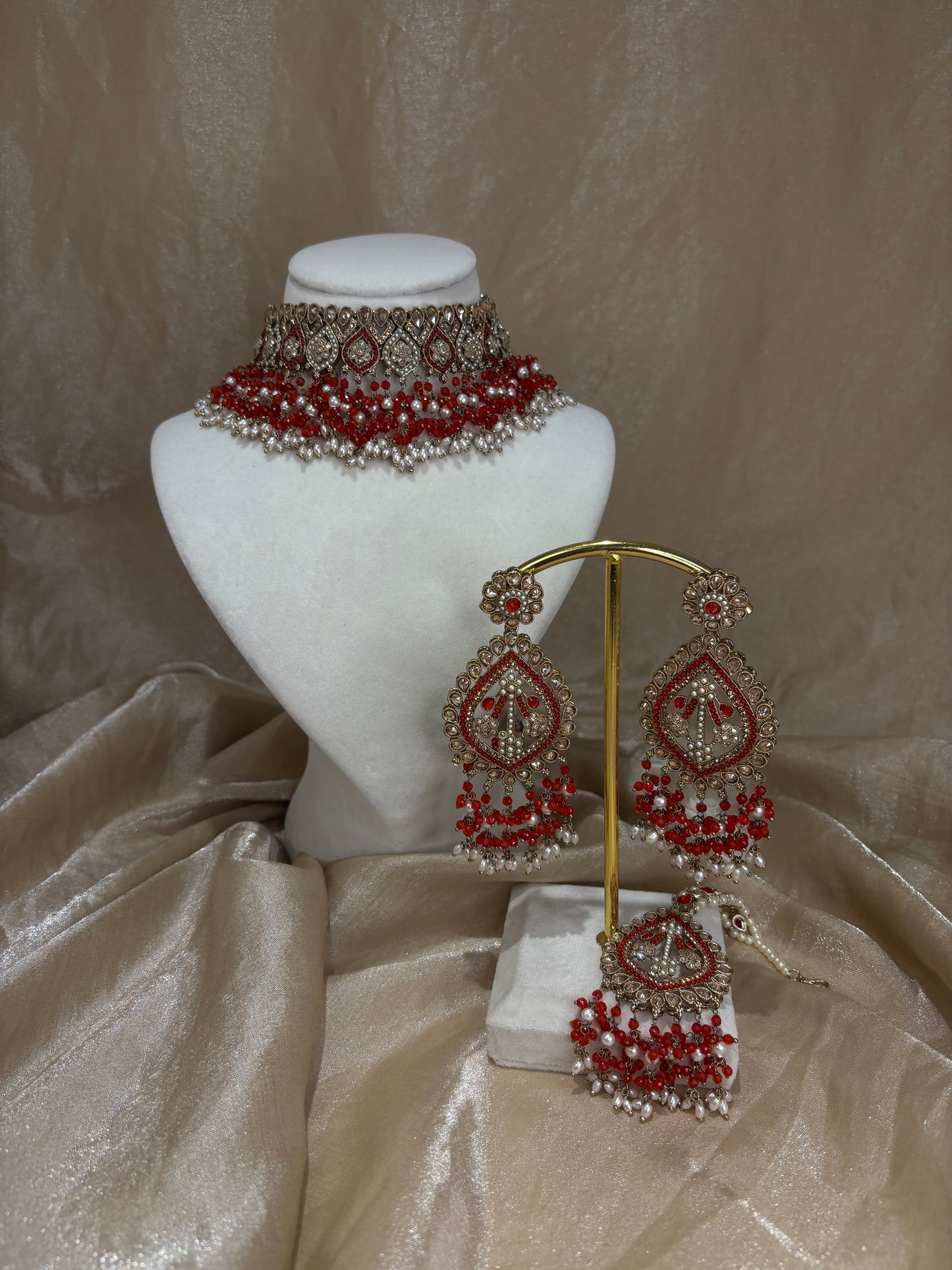Red choker set