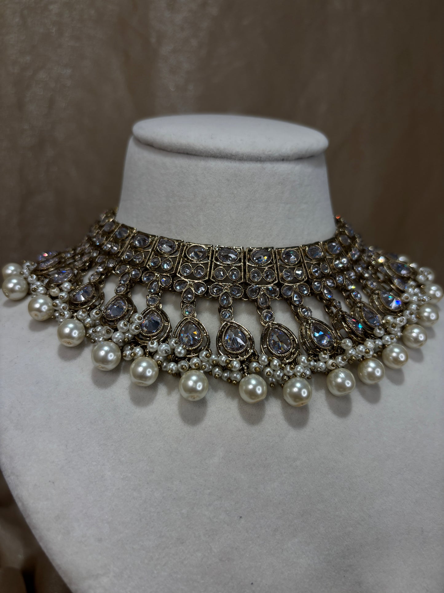 White gold necklace set