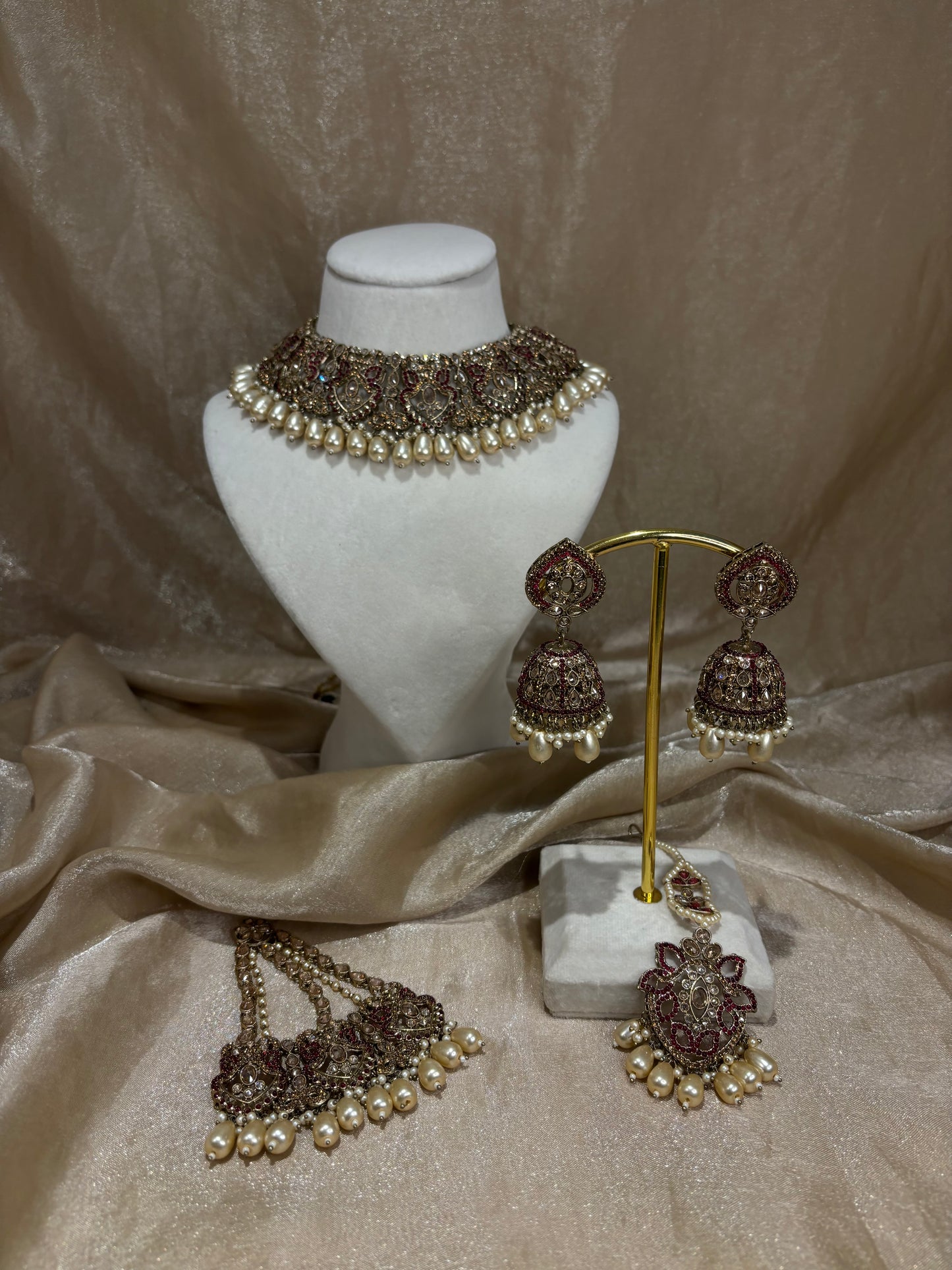 Maroon necklace set