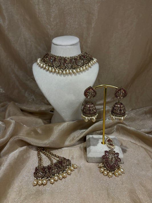 Maroon necklace set