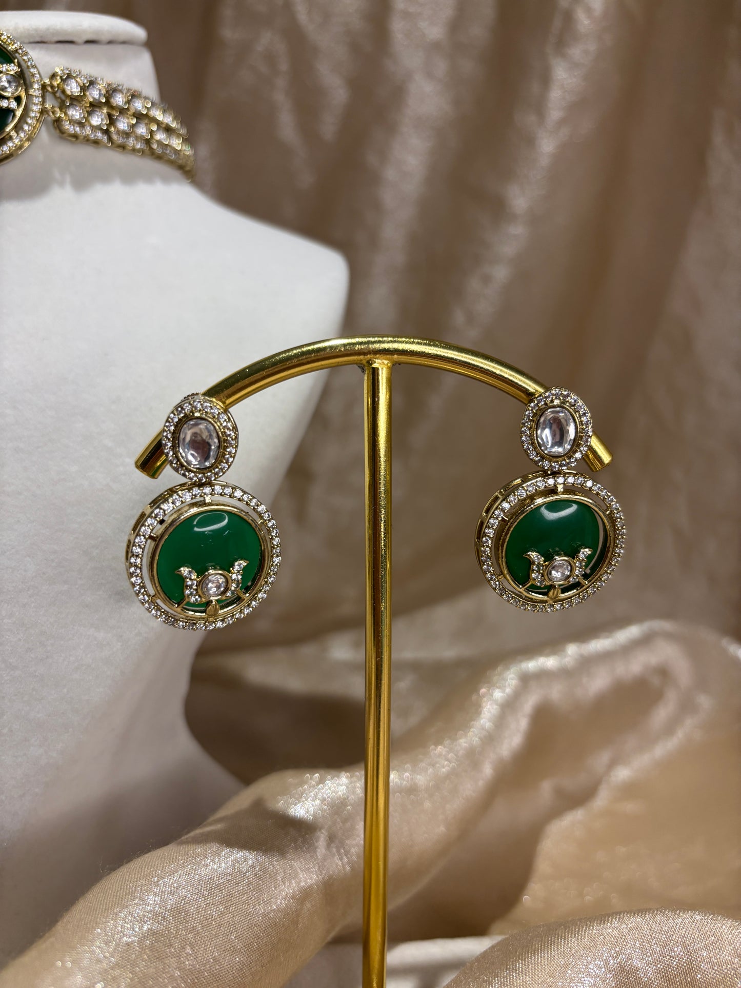 Emerald green choker set