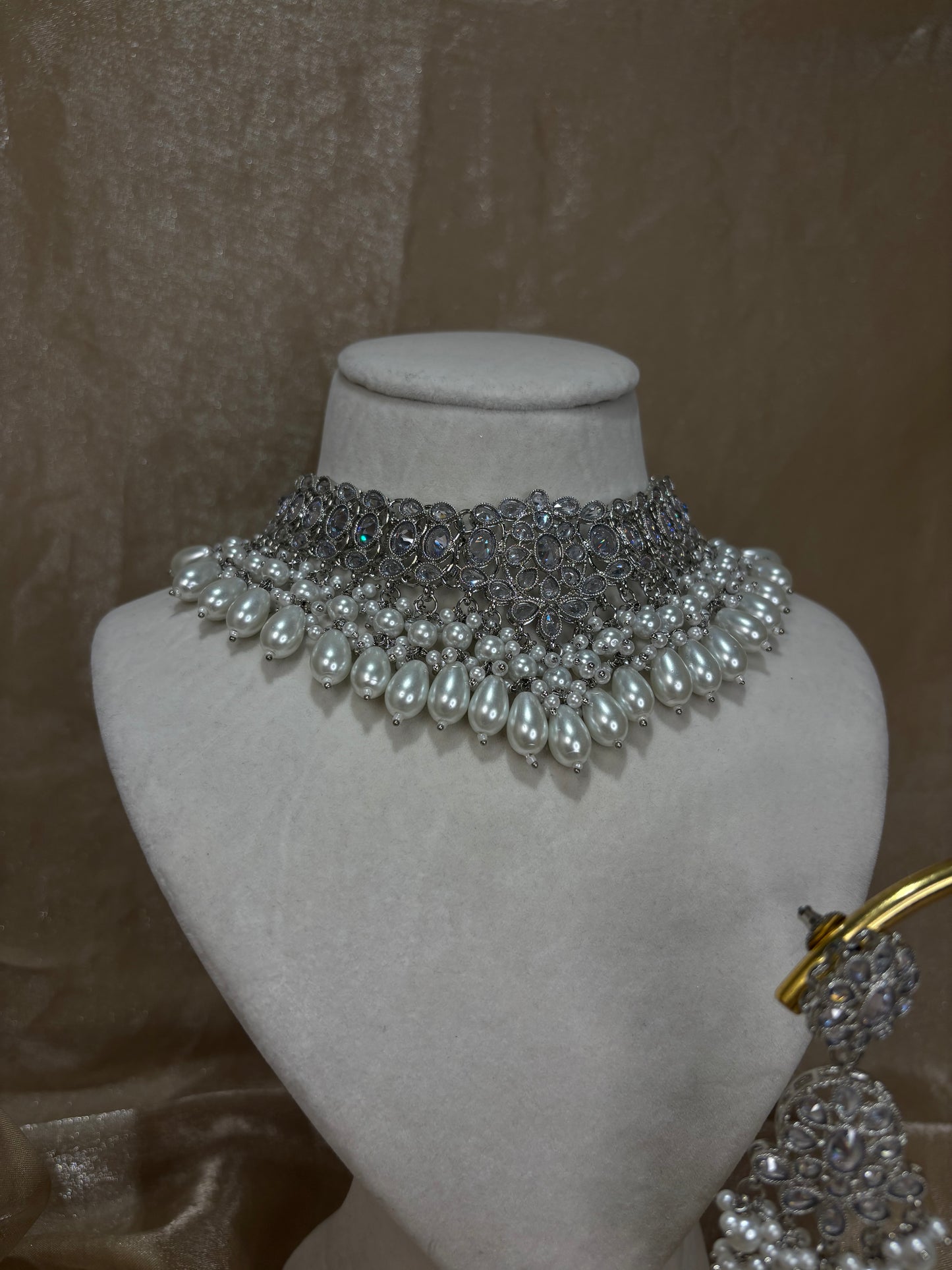 Silver choker set