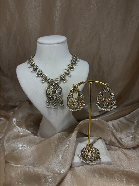 Gold necklace set