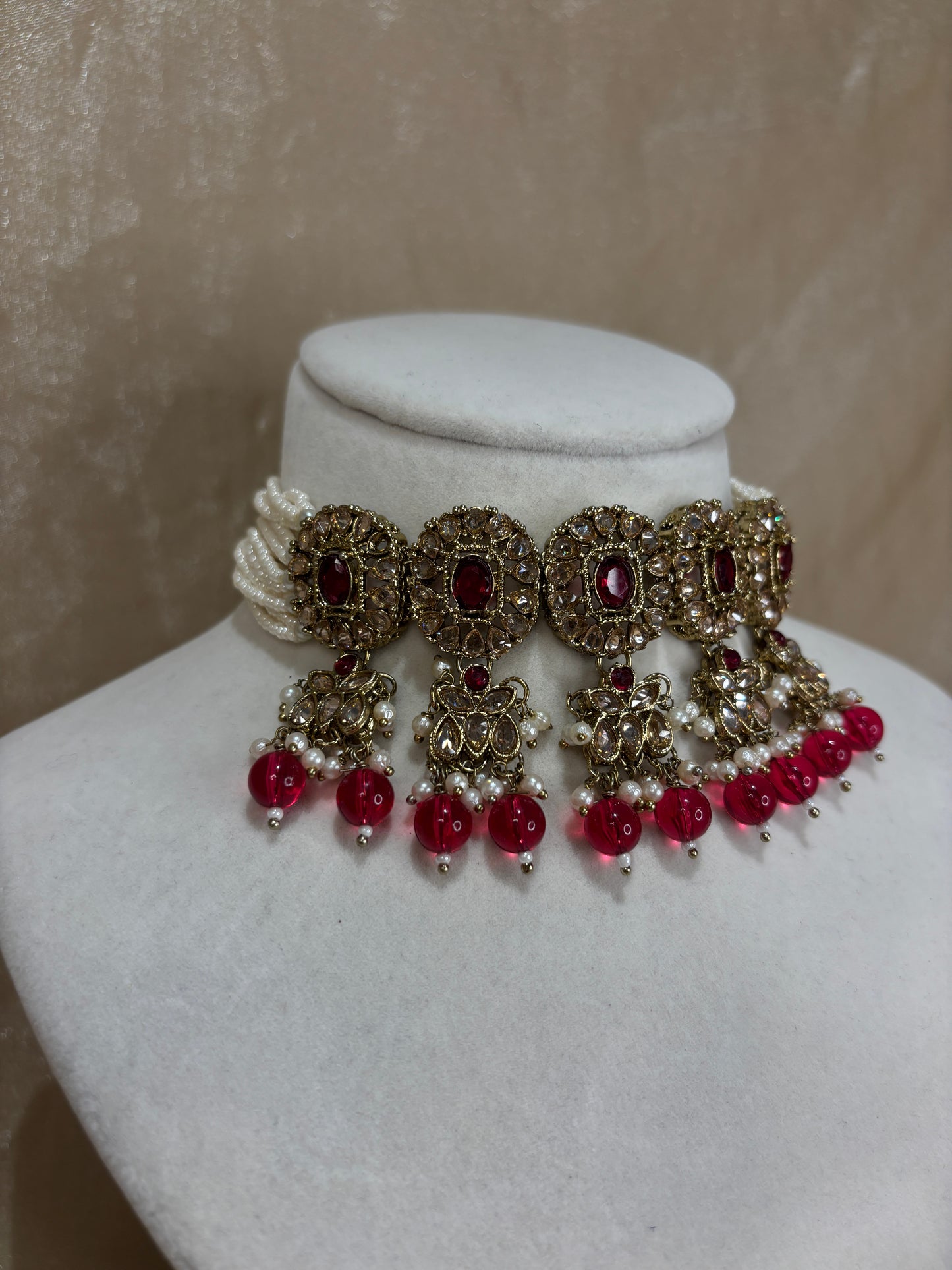 Red choker set