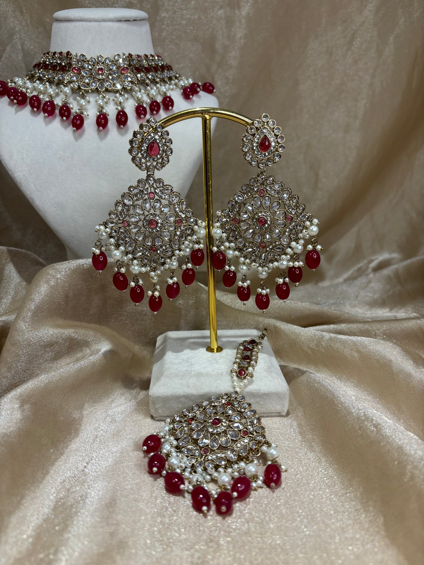 Red choker set