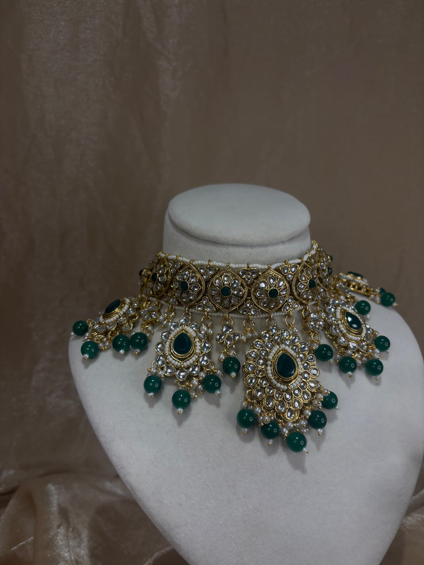 Emerald green choker set