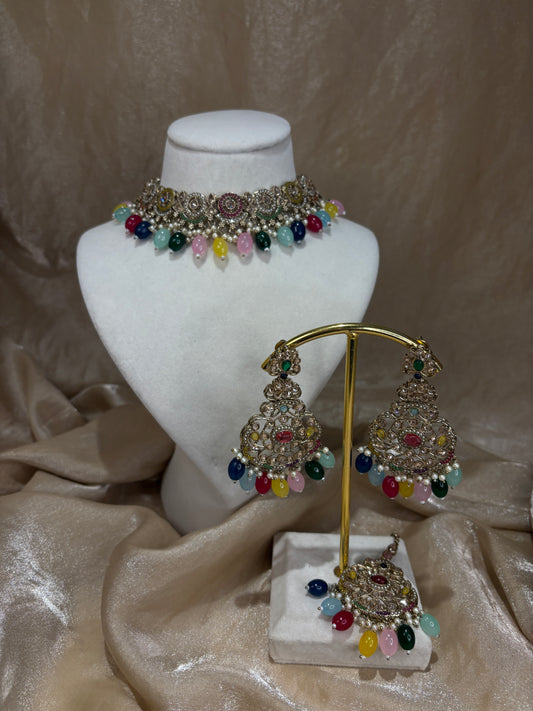 Multi-colour choker set