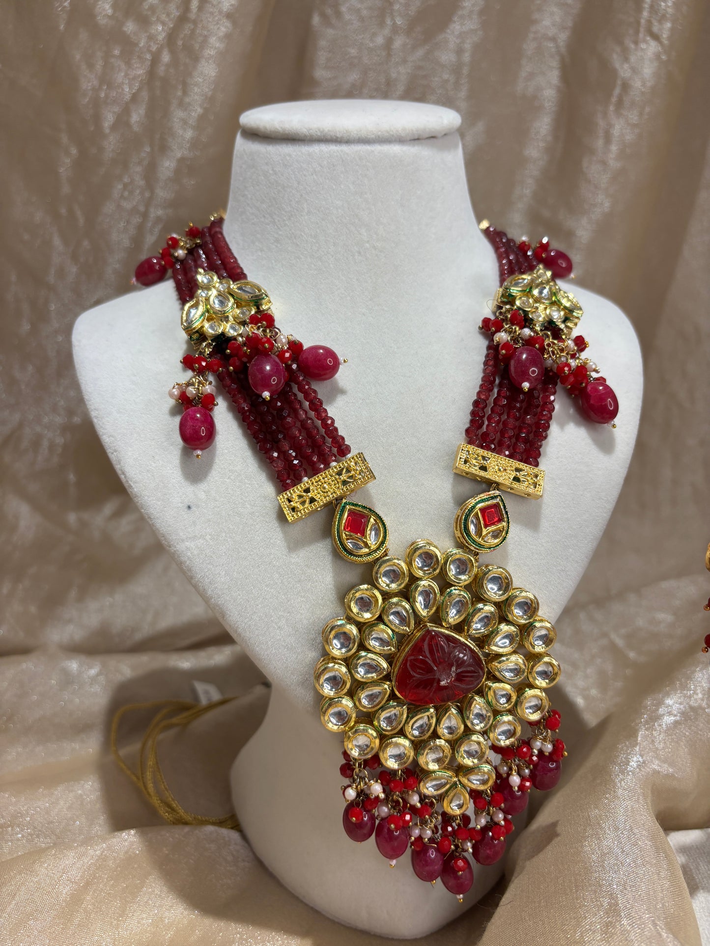 Maroon necklace set