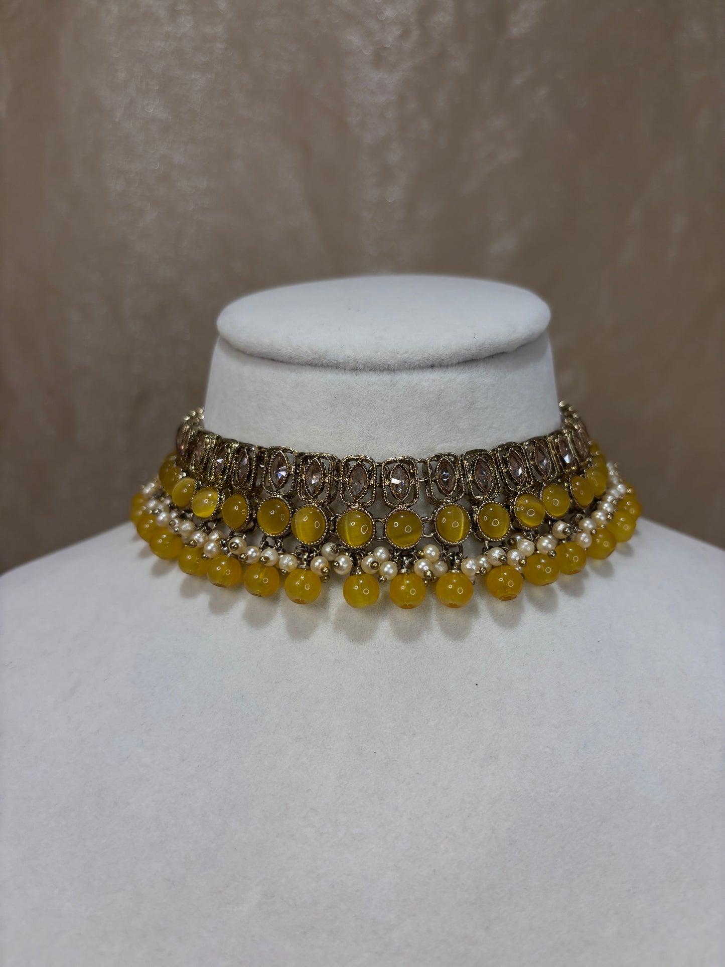 Yellow choker set