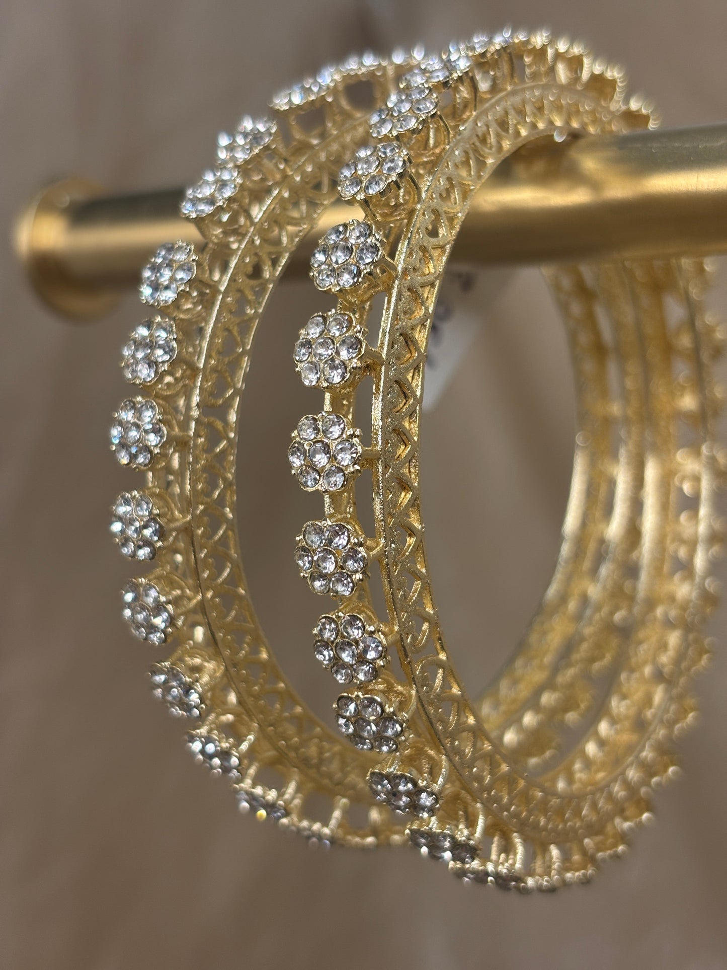 Gold flower detail kare