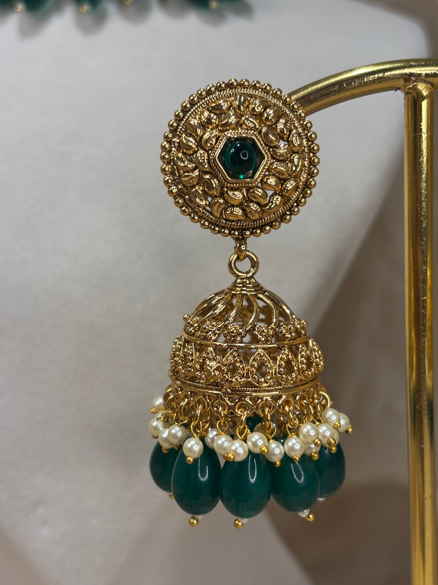 Emerald green antique gold choker set