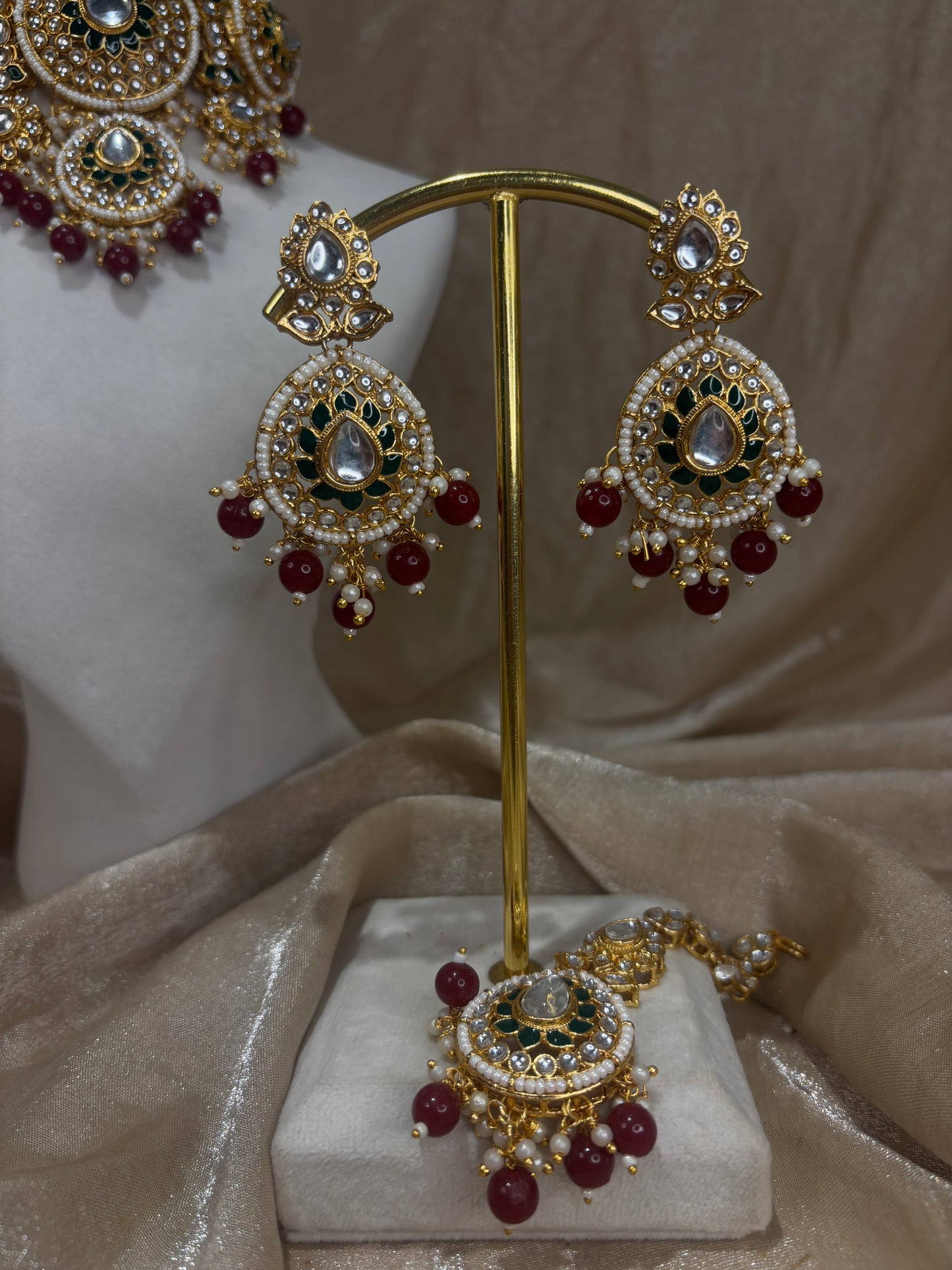 Maroon choker set
