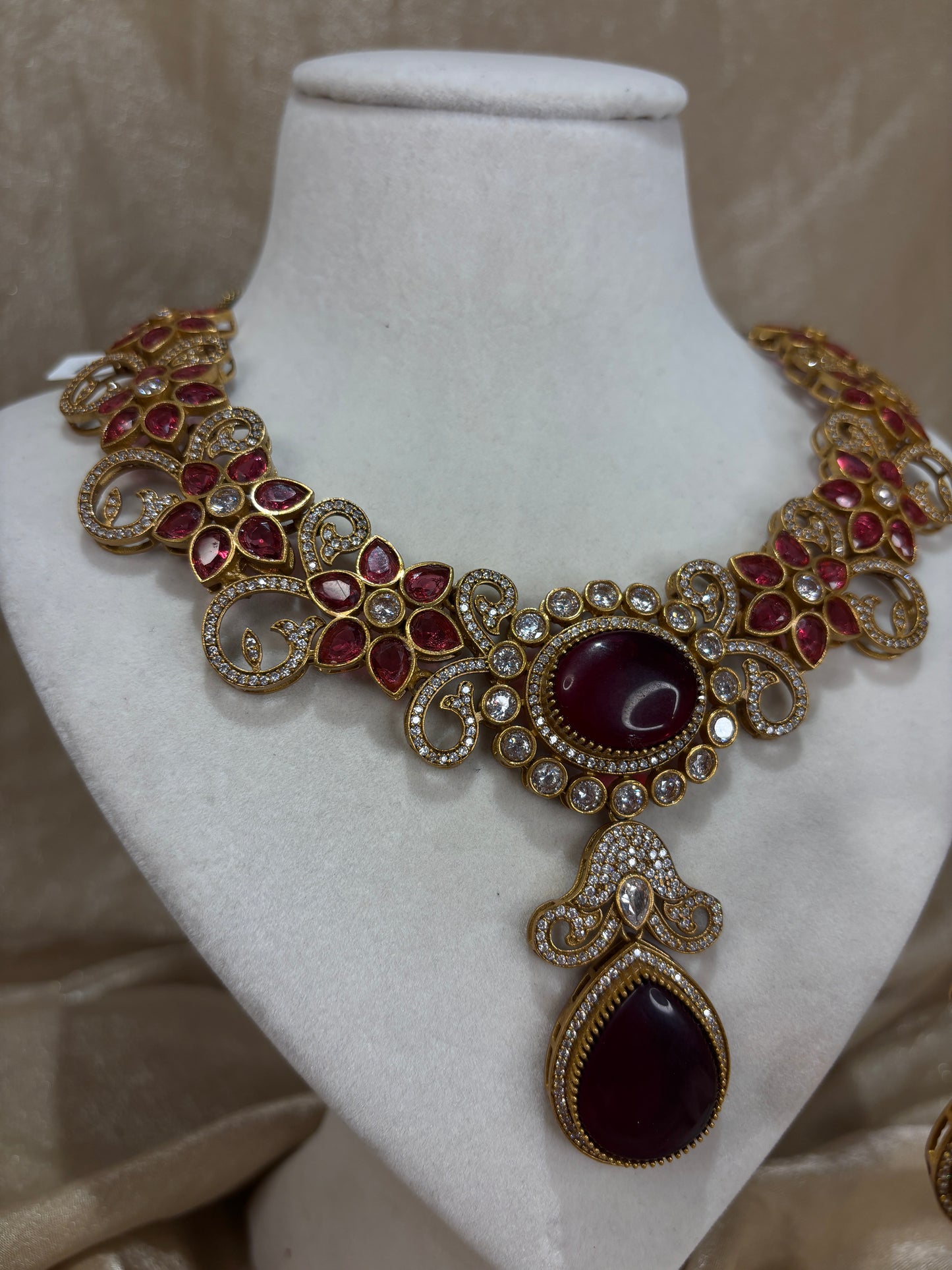 Maroon statement necklace set