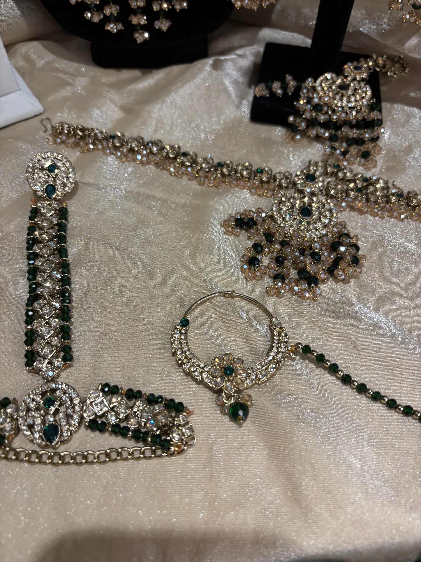 Heavy emerald green set