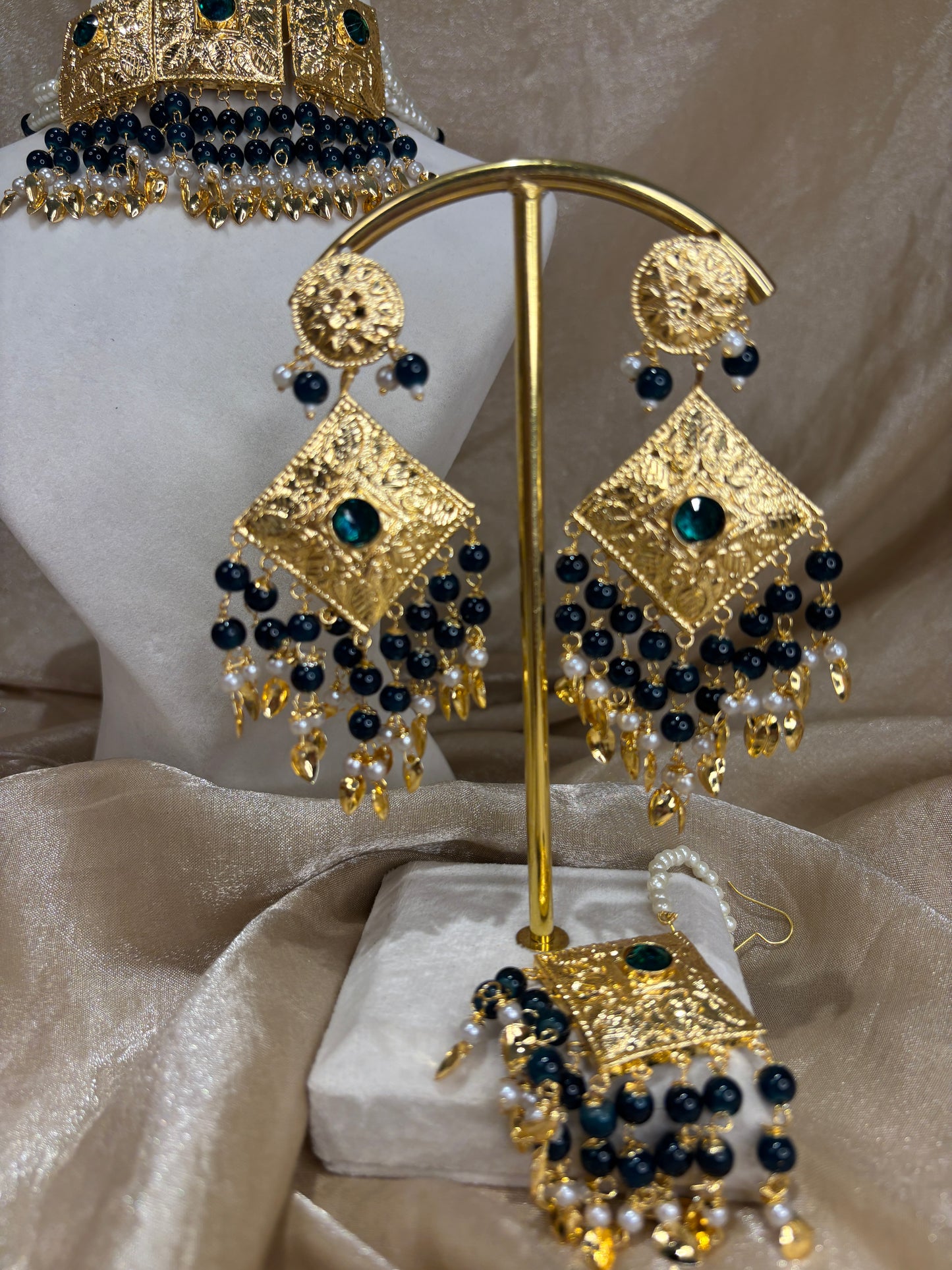 Green/dark teal jadau choker set