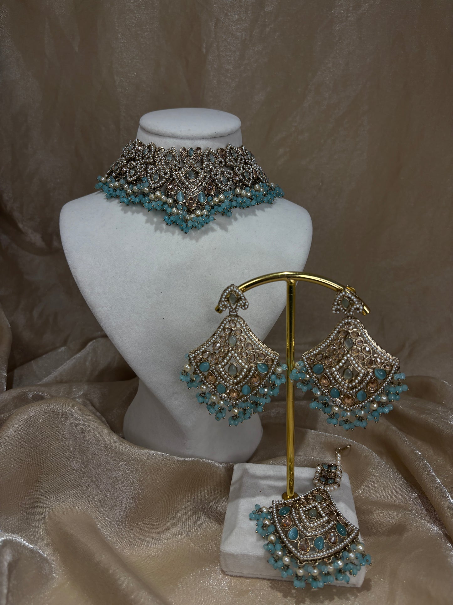 Heavy light blue choker set