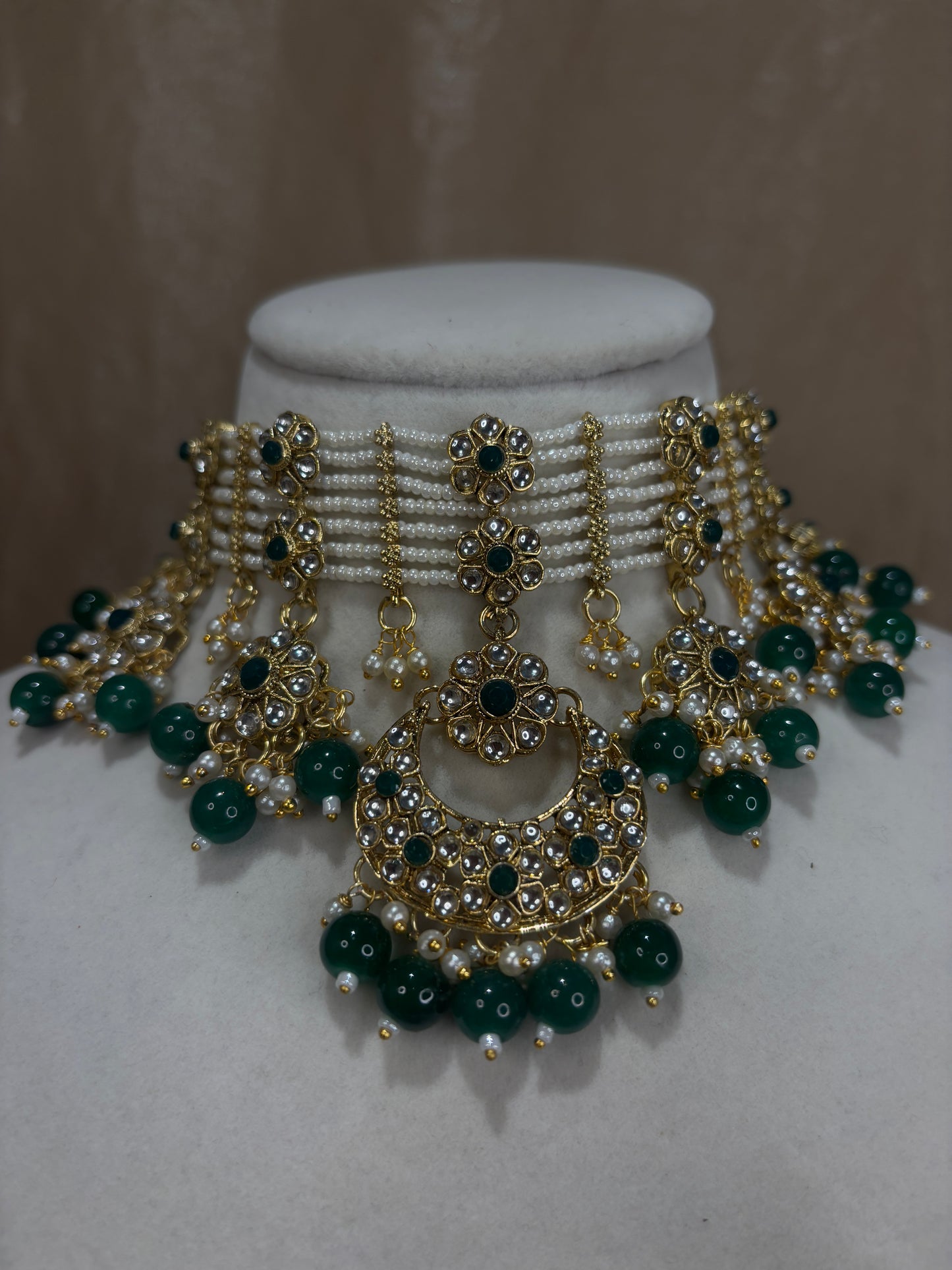 Emerald green choker set