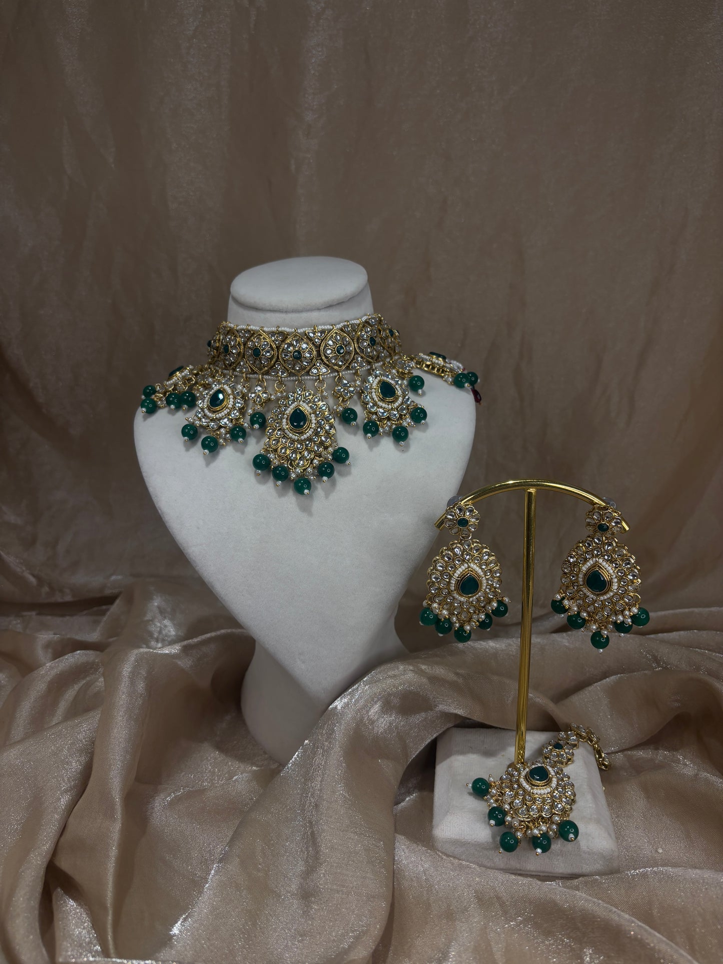 Emerald green choker set