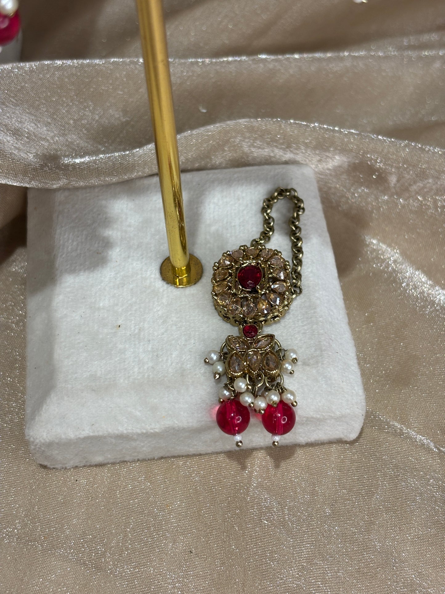 Red choker set