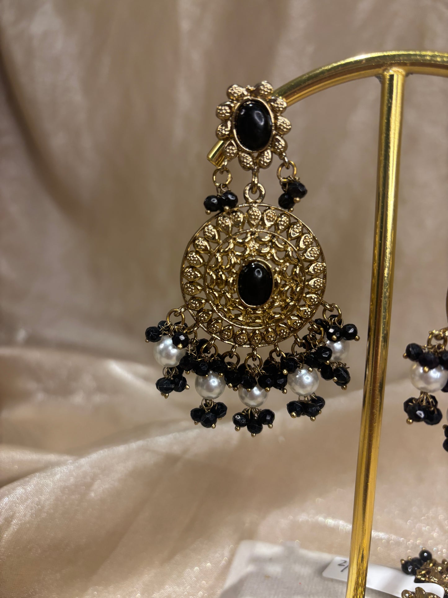 Black earring/tikka set