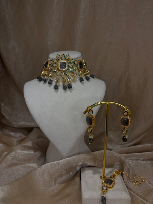 Grey choker set