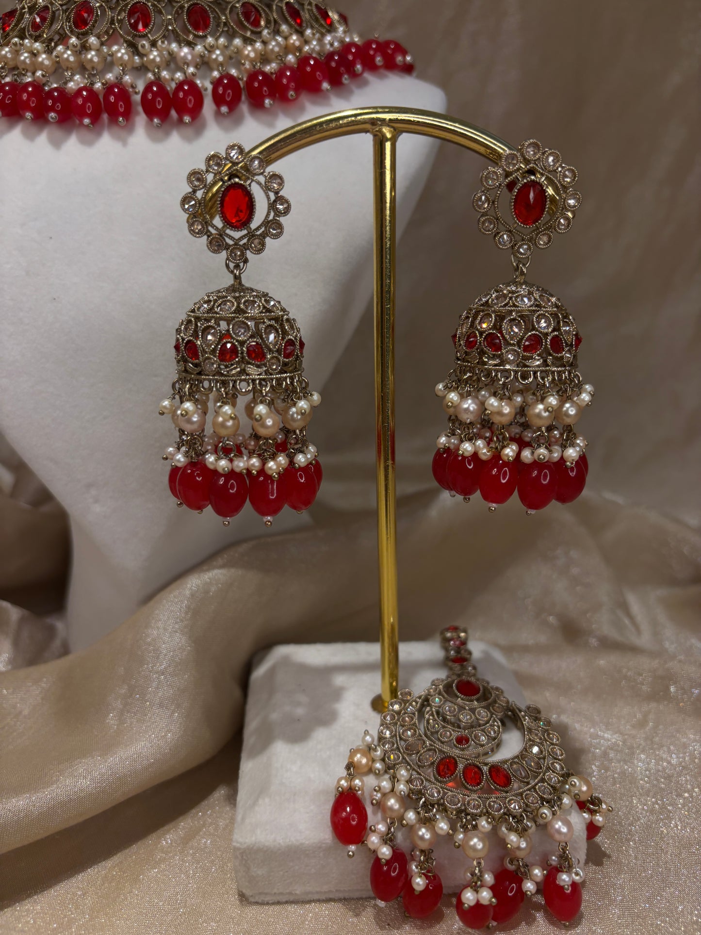 Red choker set
