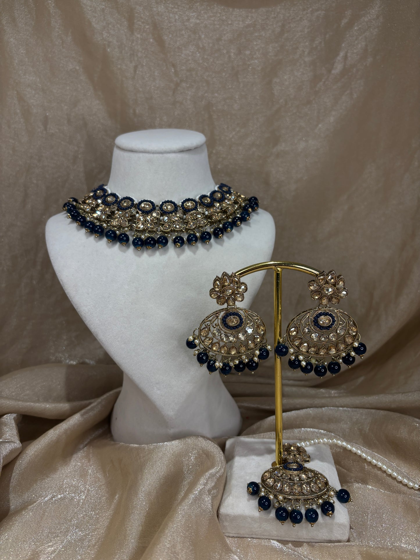 Navy blue necklace set