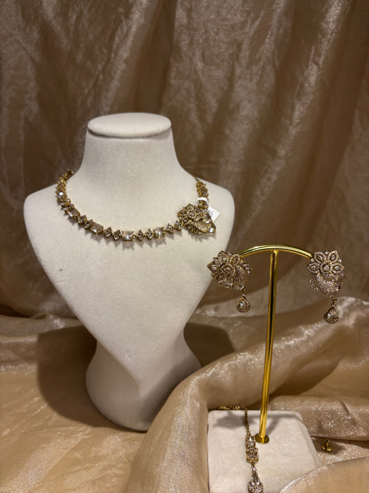 Gold necklace set