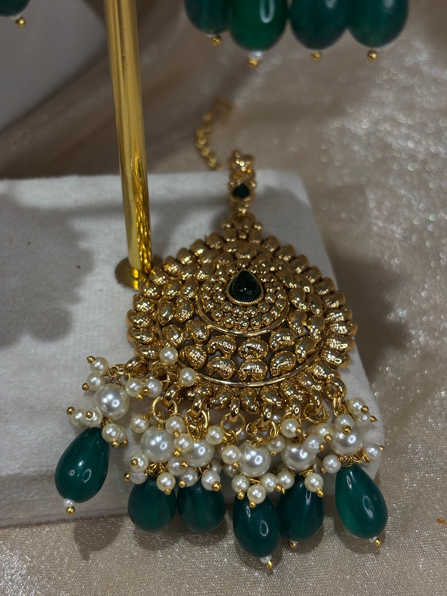 Emerald green antique gold choker set