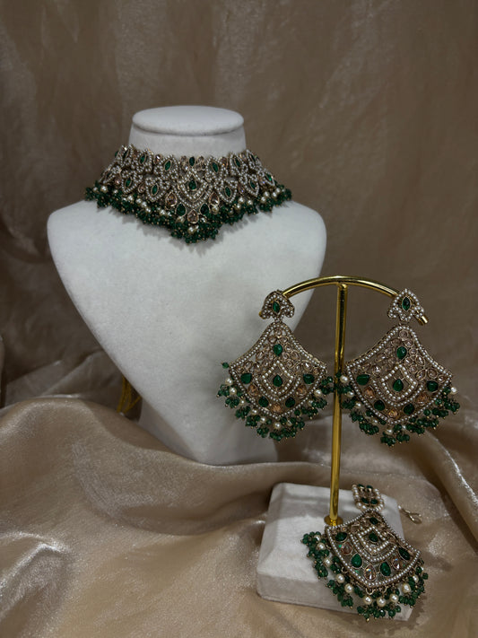 Heavy emerald green choker set