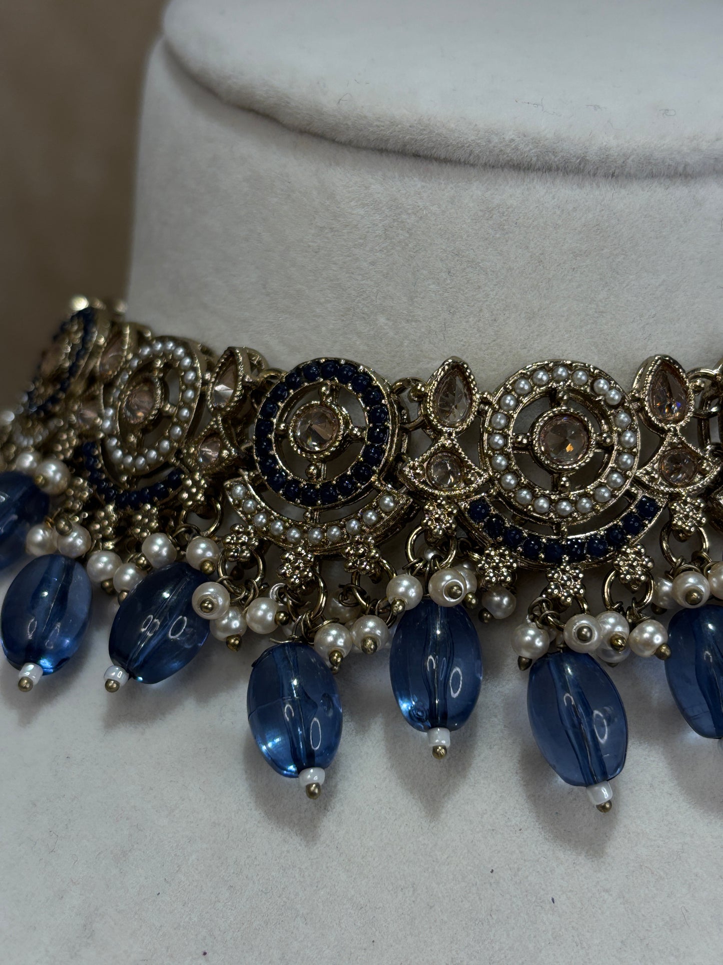Blue choker set