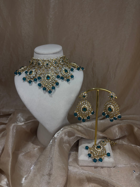 Teal choker set