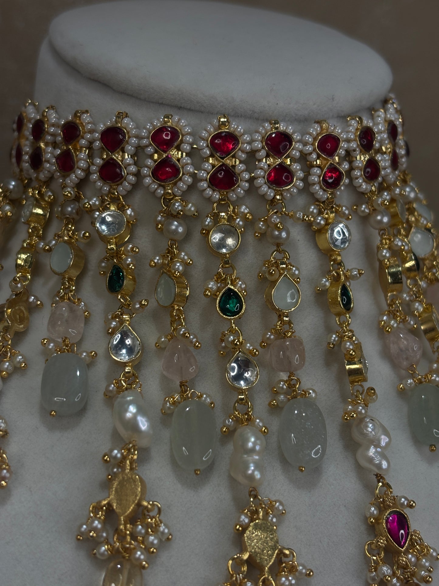 Multi-colour choker set
