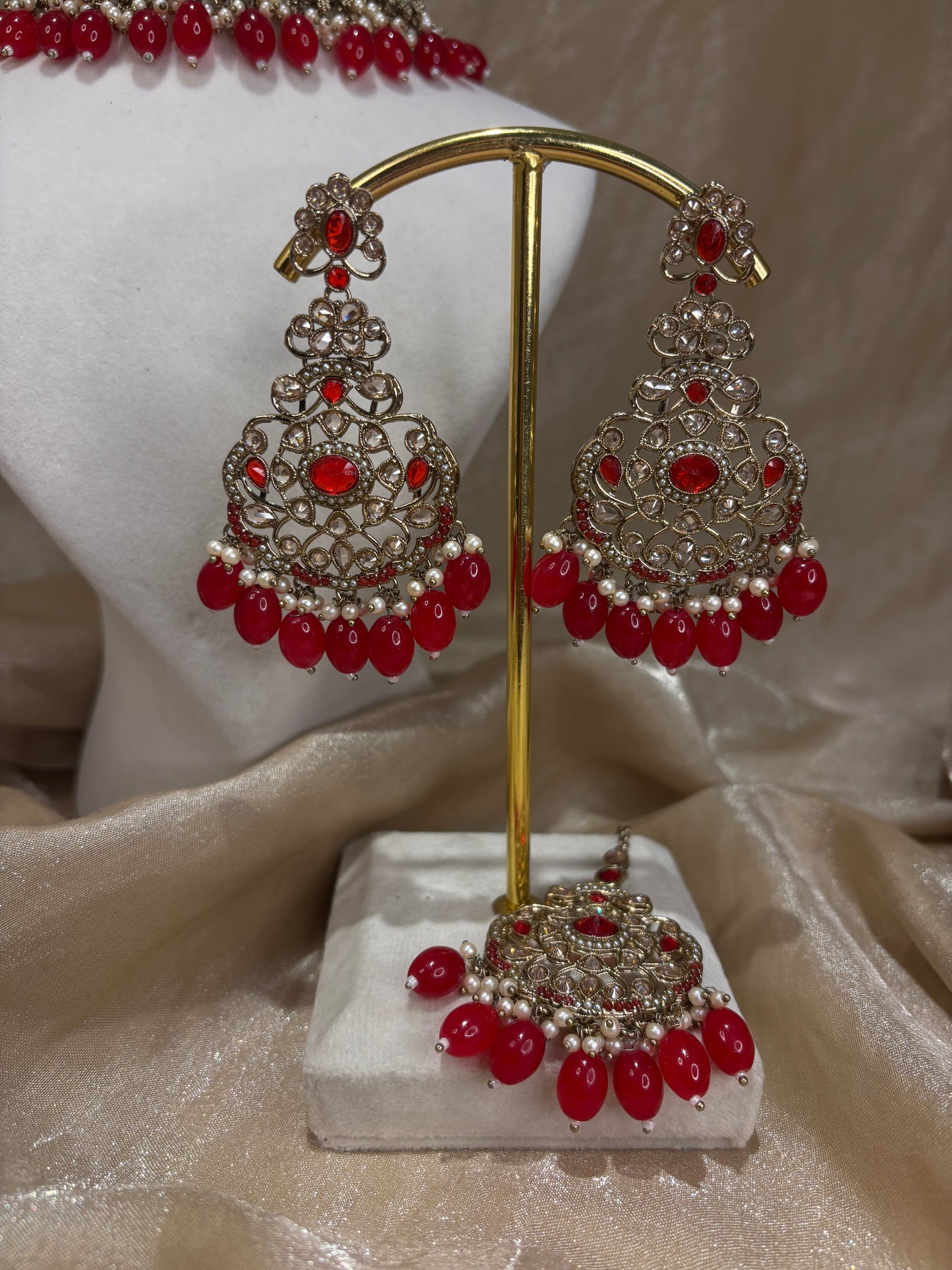 Red choker set