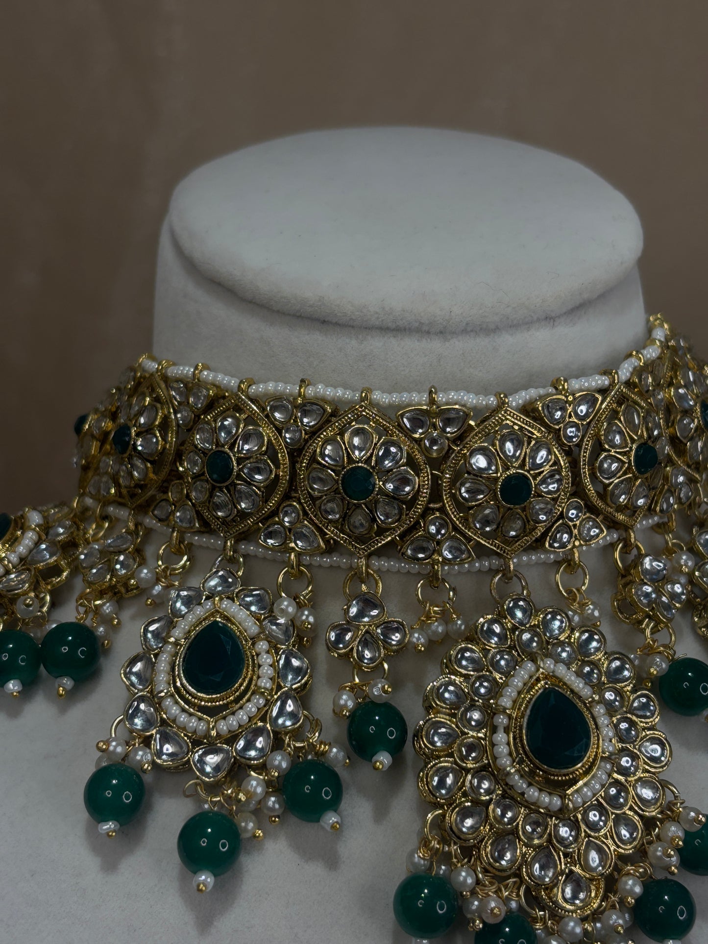Emerald green choker set