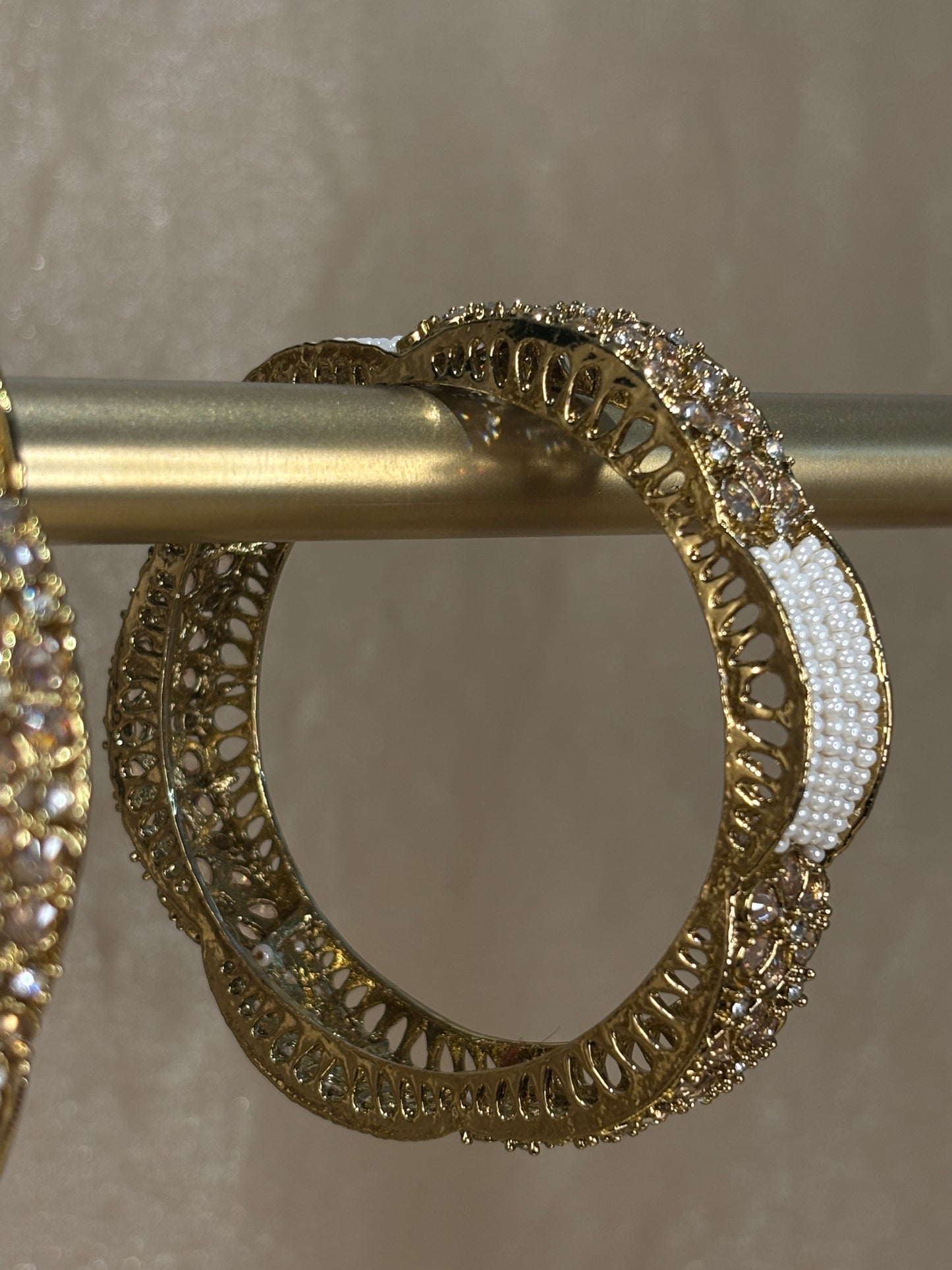 Gold pearl detail kare