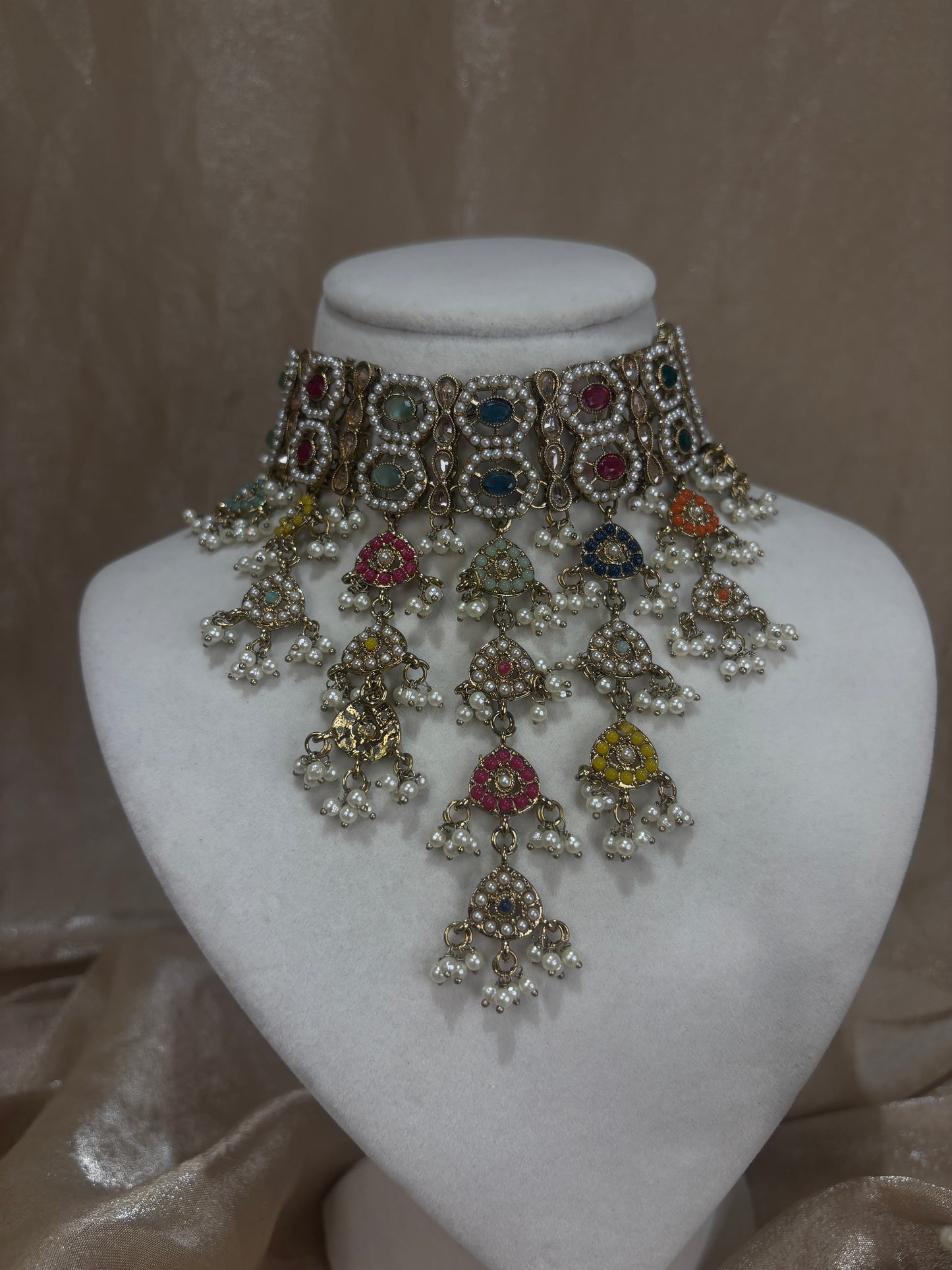 Multi colour v-shape choker set