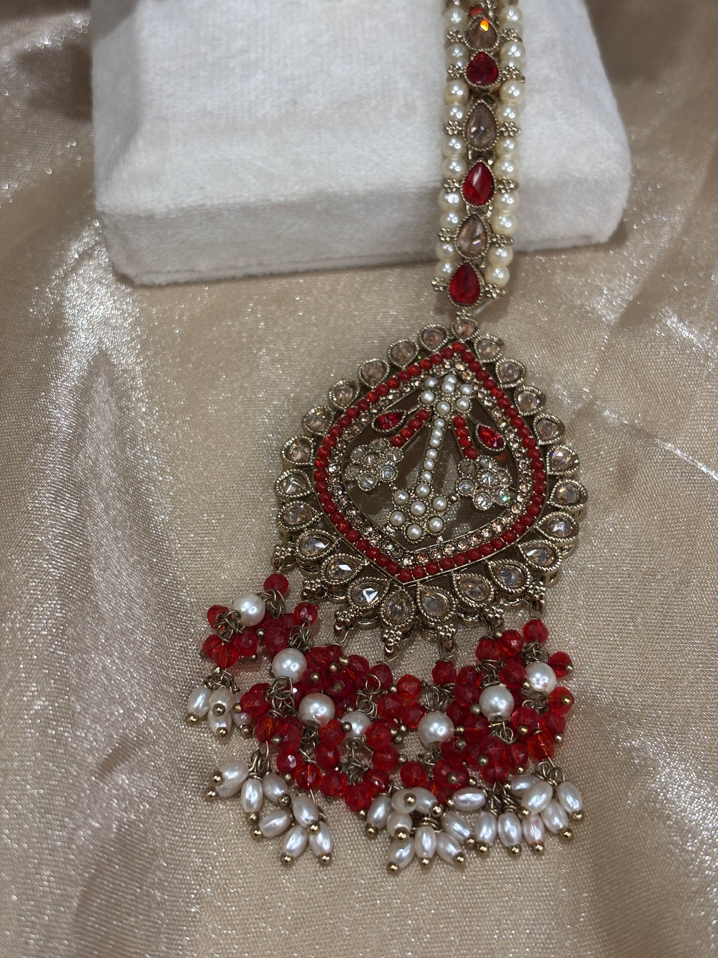 Red choker set