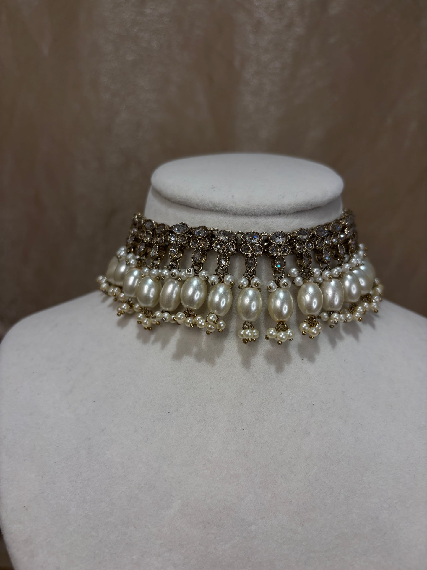 white/gold choker set