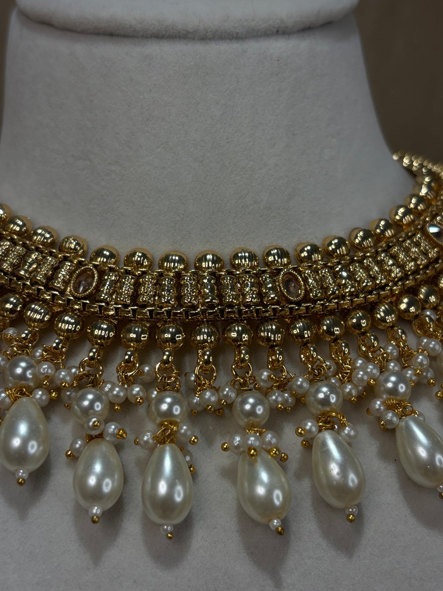 White antique gold necklace set