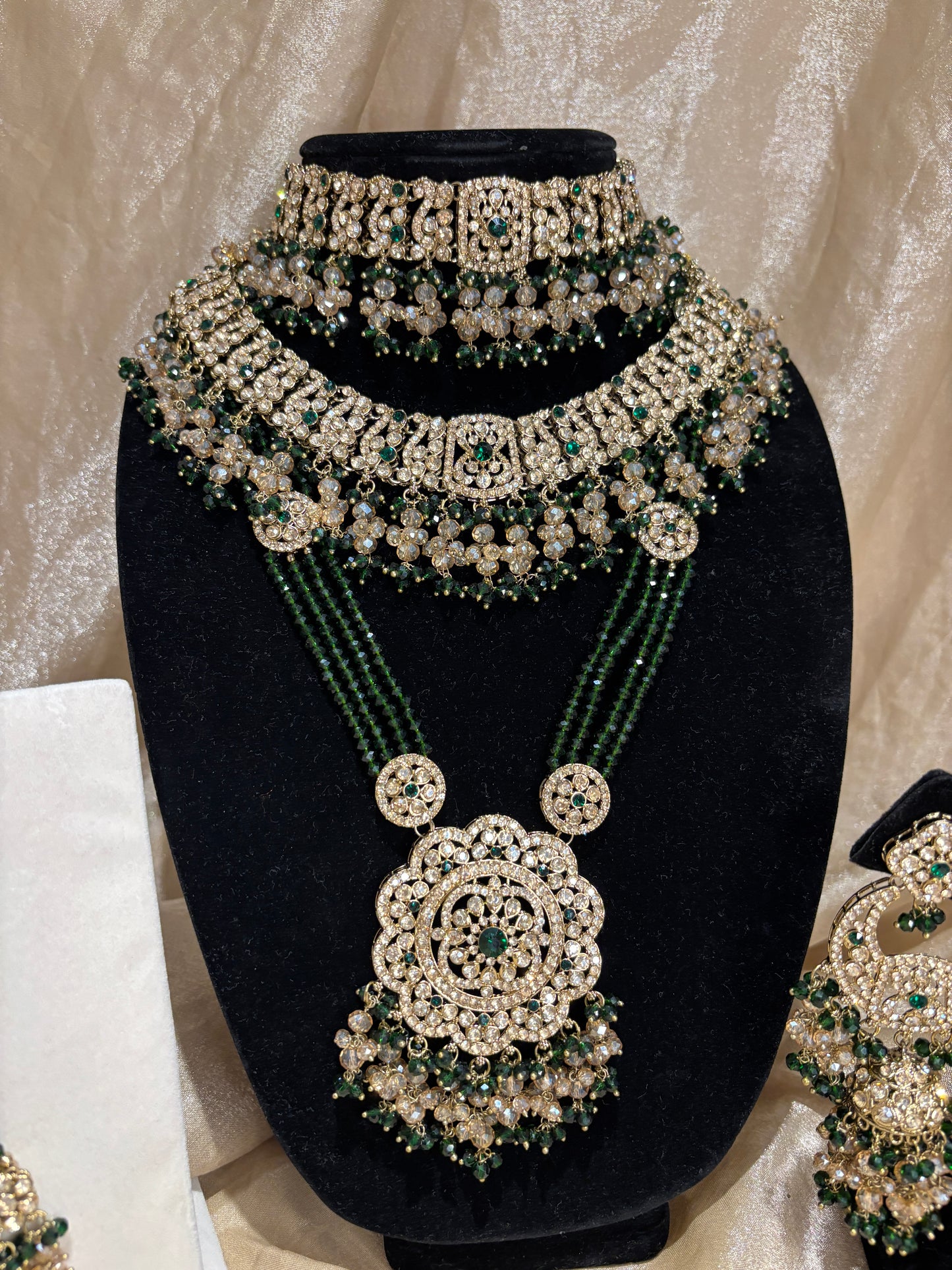 Heavy emerald green set