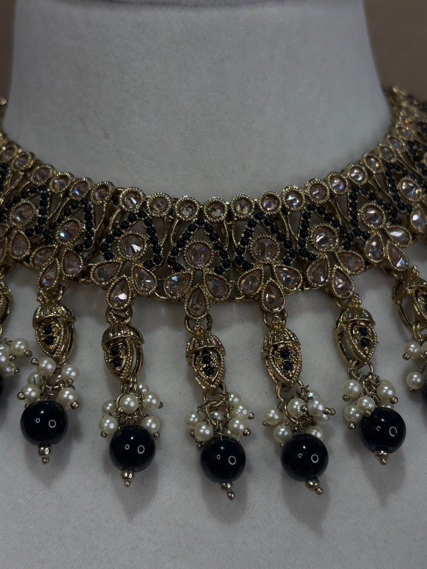 Black necklace set