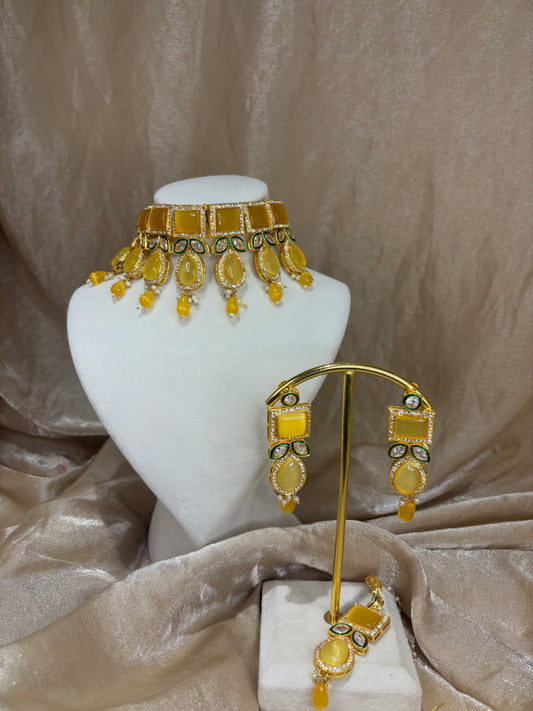 Yellow choker set